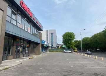 Комерційне фасадне приміщення на Грушевського