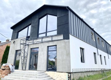 Комерція в центрі Здолбунова по вулиці Княгині Ольги