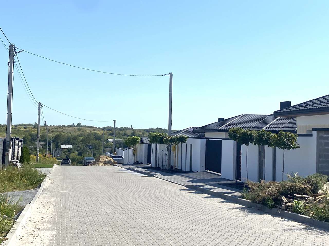 Будинок з гаражем в престижному районі