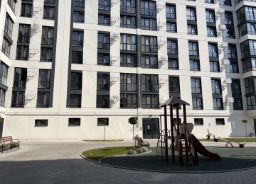 Простора 2 км квартира в ЖК Галицький з автономним опаленням