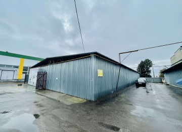 Продам комерційне приміщення Чака
