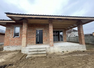 Окремий будинок з ділянкою 5 сотих
