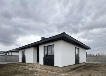 Будинок на початку Житина