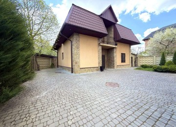 продам готельно - банний комплекс з ділянкою 13 сотих