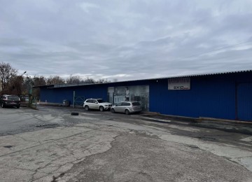 Приміщення з ділянкою у власності