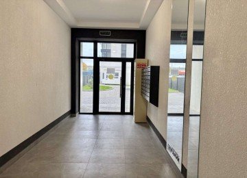 Простора квартира з панорамним виглядом та індивідуальним газовим опаленням