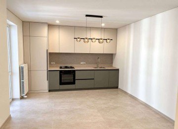 Продам квартиру в районі автовокзалу з дизайнерським ремонтом 72м2
